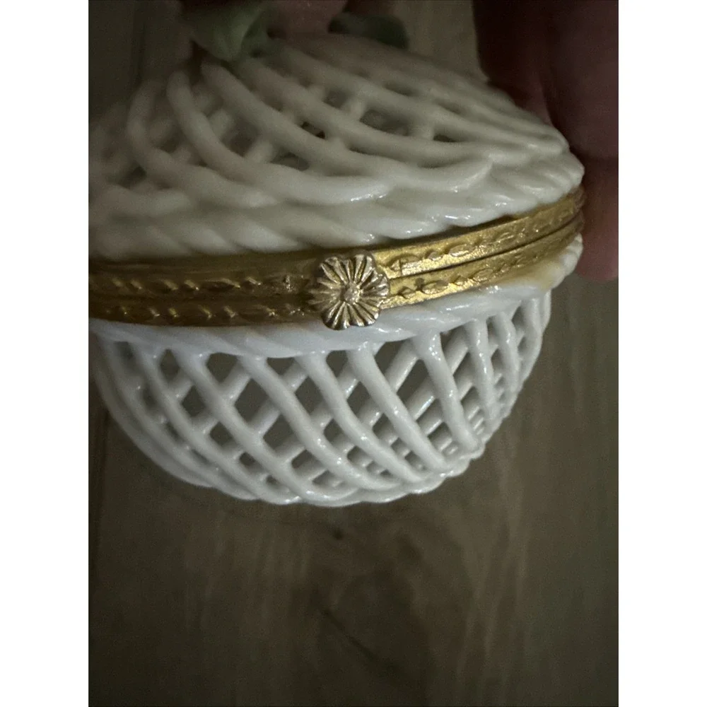 PORCELAIN PINK ROSE BASKET KEEPSAKES KEEPER - BEAUTIFUL Hinged Trinket Box‎